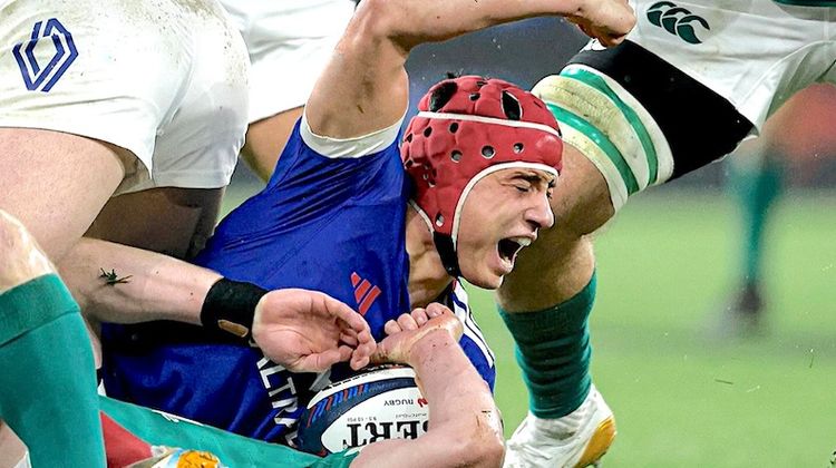 OVALIE – Les Coqs déchiquètent le Trèfle et visent le titre